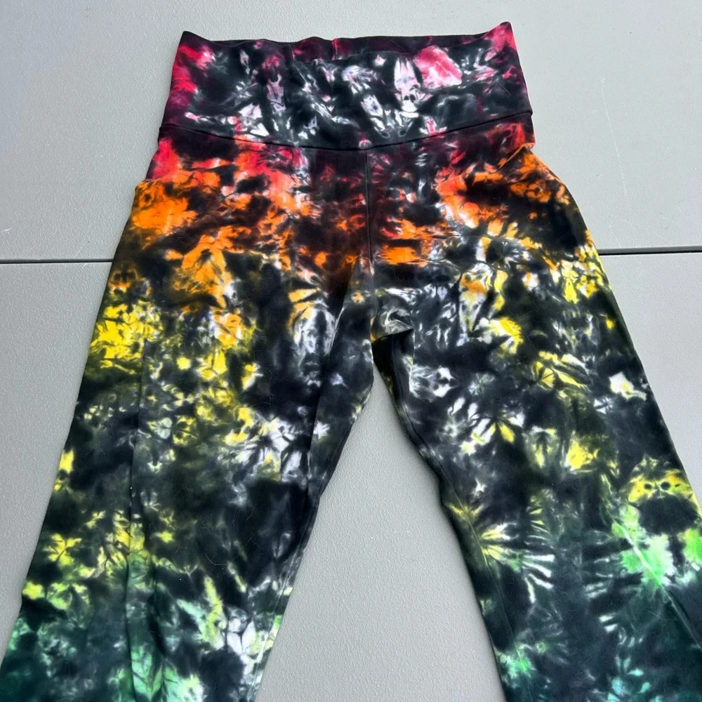 American Apparel Red and Black Tie-Dye Leggings - Picture 8 of 8